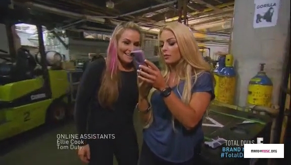 5B568x3285D_Total_Divas_Season_5_Ep_5_by_CenationSince02_-_Dailymotion_mp40024.jpg