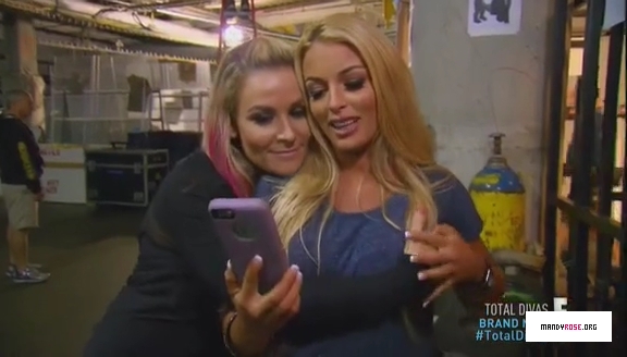 5B568x3285D_Total_Divas_Season_5_Ep_5_by_CenationSince02_-_Dailymotion_mp40028.jpg