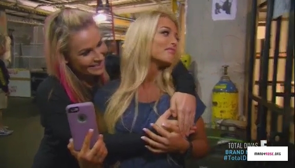 5B568x3285D_Total_Divas_Season_5_Ep_5_by_CenationSince02_-_Dailymotion_mp40032.jpg