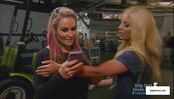 5B568x3285D_Total_Divas_Season_5_Ep_5_by_CenationSince02_-_Dailymotion_mp40037.jpg