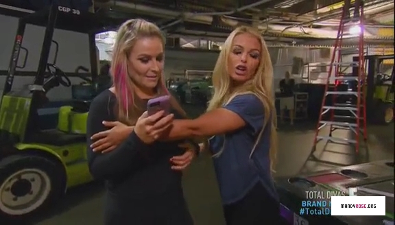 5B568x3285D_Total_Divas_Season_5_Ep_5_by_CenationSince02_-_Dailymotion_mp40038.jpg