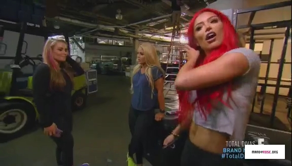 5B568x3285D_Total_Divas_Season_5_Ep_5_by_CenationSince02_-_Dailymotion_mp40048.jpg