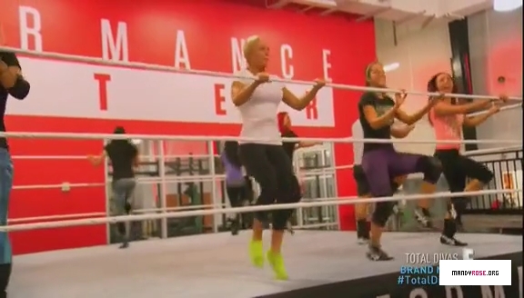 5B568x3285D_Total_Divas_Season_5_Ep_5_by_CenationSince02_-_Dailymotion_mp40142.jpg