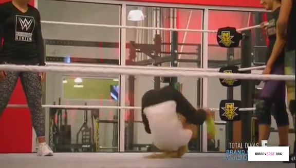 5B568x3285D_Total_Divas_Season_5_Ep_5_by_CenationSince02_-_Dailymotion_mp40150.jpg