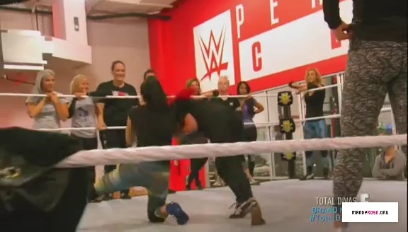 5B568x3285D_Total_Divas_Season_5_Ep_5_by_CenationSince02_-_Dailymotion_mp40153.jpg