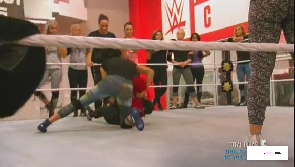 5B568x3285D_Total_Divas_Season_5_Ep_5_by_CenationSince02_-_Dailymotion_mp40154.jpg