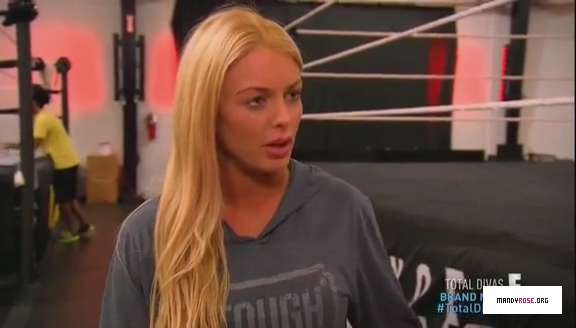 5B568x3285D_Total_Divas_Season_5_Ep_5_by_CenationSince02_-_Dailymotion_mp40178.jpg