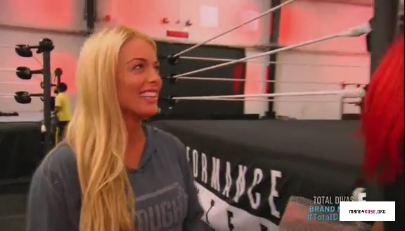 5B568x3285D_Total_Divas_Season_5_Ep_5_by_CenationSince02_-_Dailymotion_mp40211.jpg