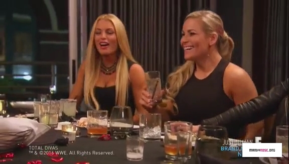 5B568x3285D_Total_Divas_Season_5_Ep_5_by_CenationSince02_-_Dailymotion_mp40674.jpg