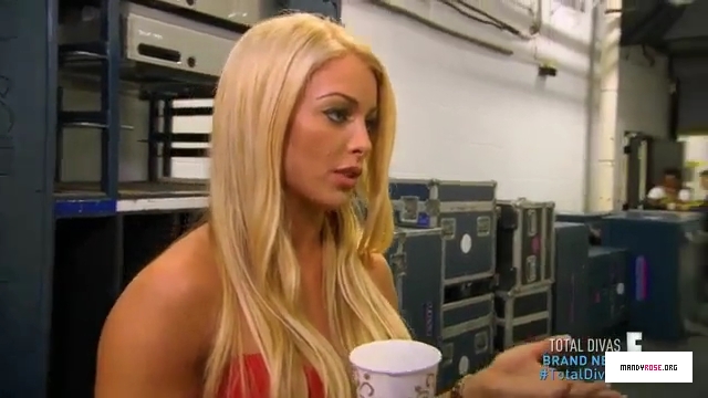 5B640x3605D_WWE_Total_Divas_S05E04_S_5_E_4_-_Talk_of_The_Town_by_Total_Divas_-_Dailymotion_mp40009.jpg