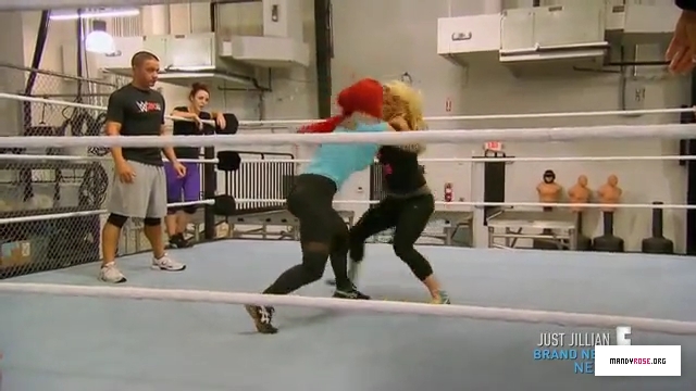 5B640x3605D_WWE_Total_Divas_S05E04_S_5_E_4_-_Talk_of_The_Town_by_Total_Divas_-_Dailymotion_mp40089.jpg