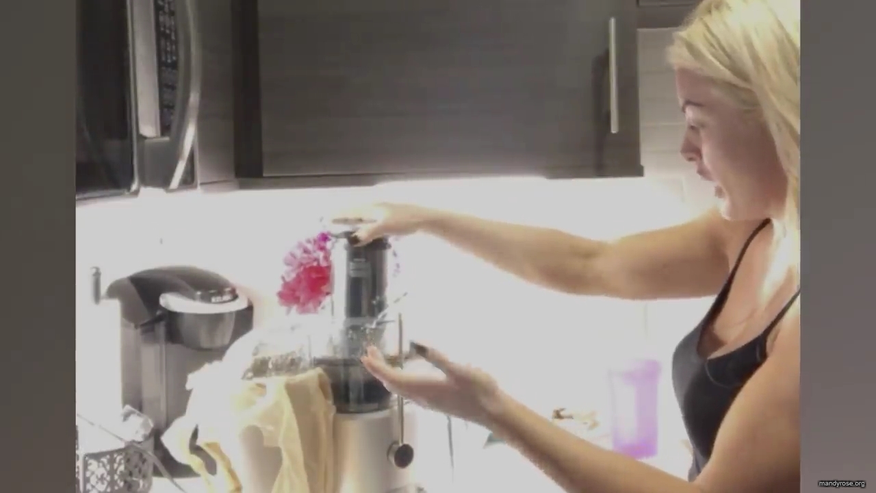 A_WWE_Superstar_s_Entire_Routine2C_from_Waking_Up_to_Wrestling___Allure_mp40156.jpg