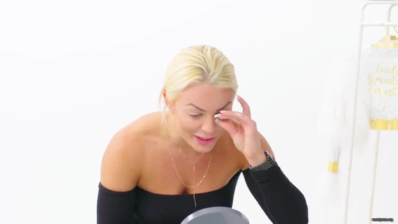 A_WWE_Superstar_s_Entire_Routine2C_from_Waking_Up_to_Wrestling___Allure_mp40637.jpg