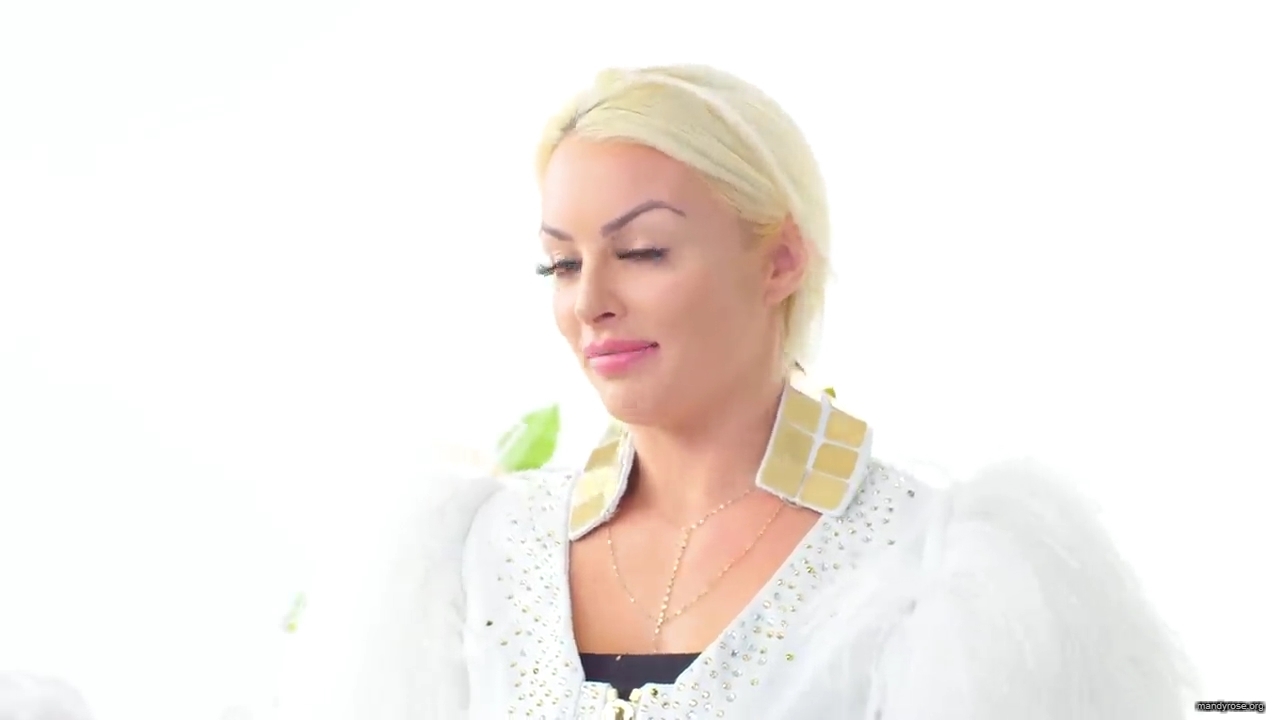 A_WWE_Superstar_s_Entire_Routine2C_from_Waking_Up_to_Wrestling___Allure_mp40921.jpg