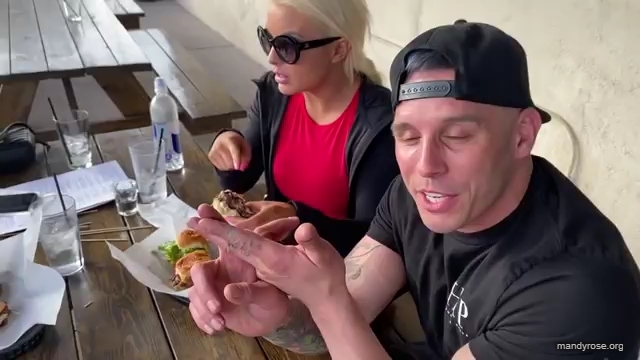 BURGERS_AND_BARBELLS_in_Vegas_mp43972.jpg