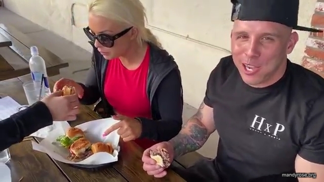 BURGERS_AND_BARBELLS_in_Vegas_mp43994.jpg