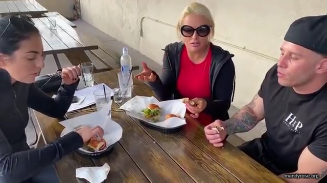BURGERS_AND_BARBELLS_in_Vegas_mp44041.jpg