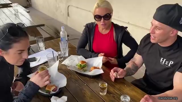 BURGERS_AND_BARBELLS_in_Vegas_mp44062.jpg