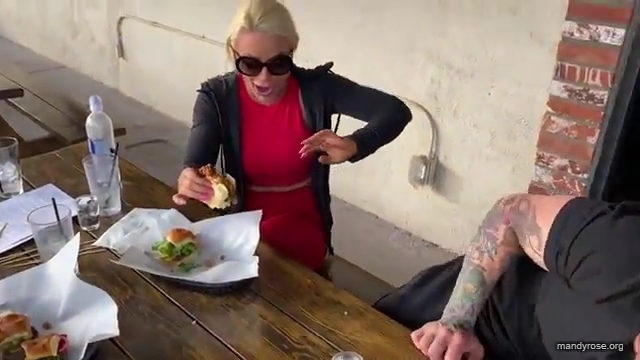 BURGERS_AND_BARBELLS_in_Vegas_mp44080.jpg