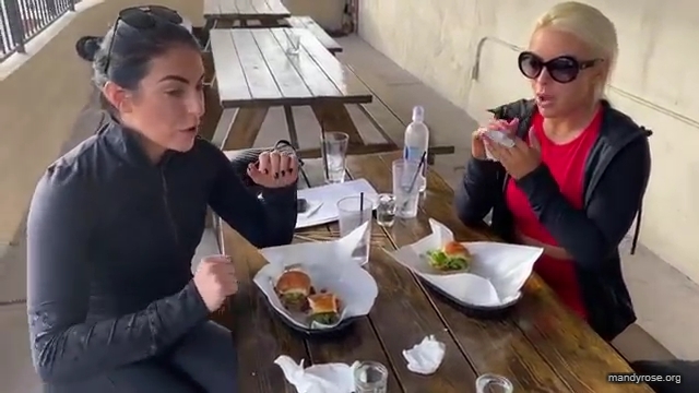 BURGERS_AND_BARBELLS_in_Vegas_mp44148.jpg