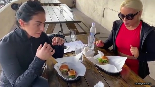 BURGERS_AND_BARBELLS_in_Vegas_mp44153.jpg