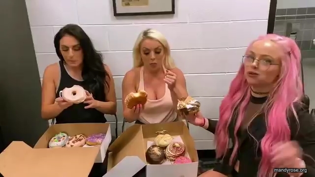 DAMANDYZ_CVS_HAUL_AND_UNBOXING_Mandy_Rose_Sonya_Deville_WWE_mp44991.jpg