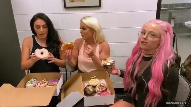 DAMANDYZ_CVS_HAUL_AND_UNBOXING_Mandy_Rose_Sonya_Deville_WWE_mp44992.jpg