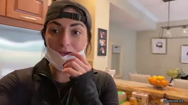 DAMANDYZ_CVS_HAUL_AND_UNBOXING_Mandy_Rose_Sonya_Deville_WWE_mp45069.jpg