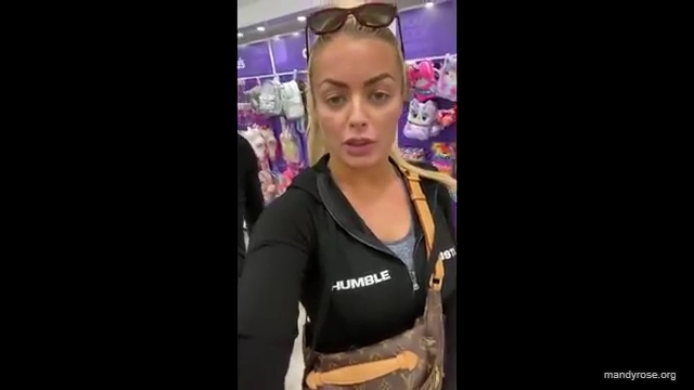 DAMANDYZ_CVS_HAUL_AND_UNBOXING_Mandy_Rose_Sonya_Deville_WWE_mp45076.jpg