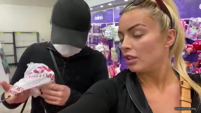 DAMANDYZ_CVS_HAUL_AND_UNBOXING_Mandy_Rose_Sonya_Deville_WWE_mp45098.jpg