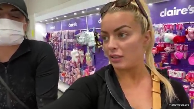 DAMANDYZ_CVS_HAUL_AND_UNBOXING_Mandy_Rose_Sonya_Deville_WWE_mp45100.jpg