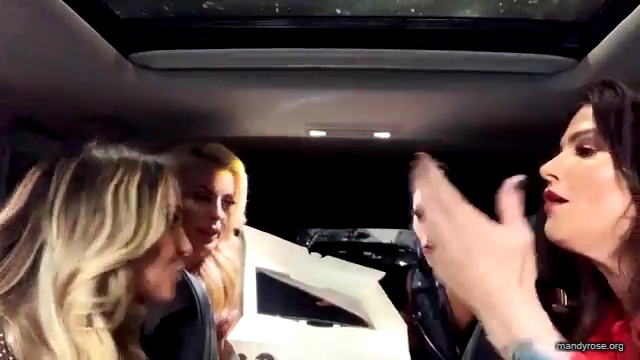 DAMANDYZ_DONUTZ_TAKES_LA_mp40045.jpg