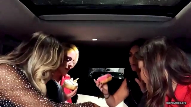 DAMANDYZ_DONUTZ_TAKES_LA_mp40171.jpg
