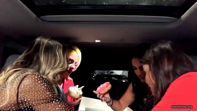 DAMANDYZ_DONUTZ_TAKES_LA_mp40172.jpg