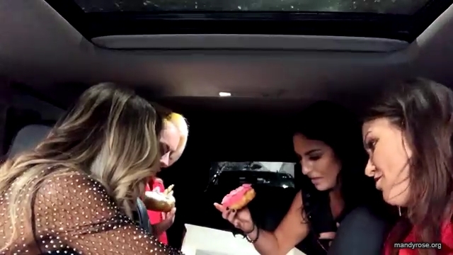 DAMANDYZ_DONUTZ_TAKES_LA_mp40174.jpg