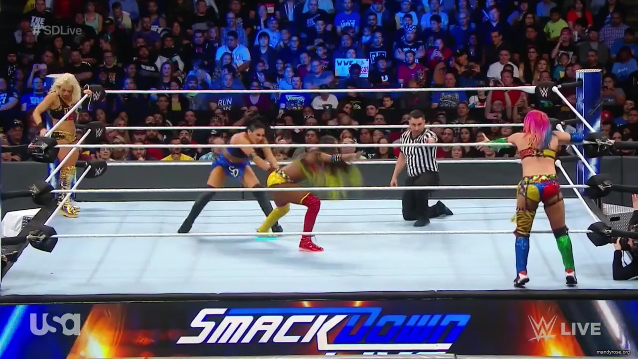 HD-WWE_SmackDown_Live_2018_11_20_720p_2_mp40289.jpg