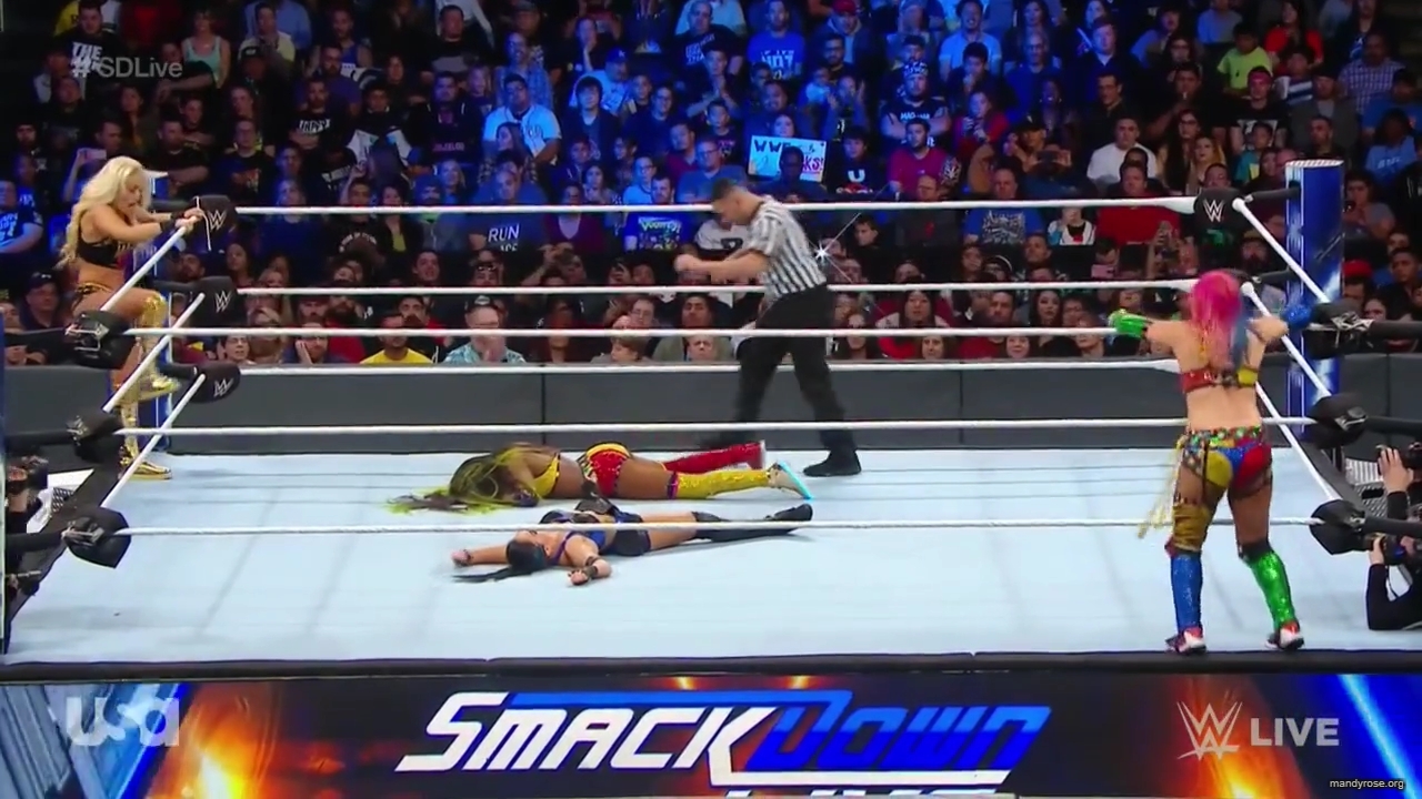 HD-WWE_SmackDown_Live_2018_11_20_720p_2_mp40298.jpg