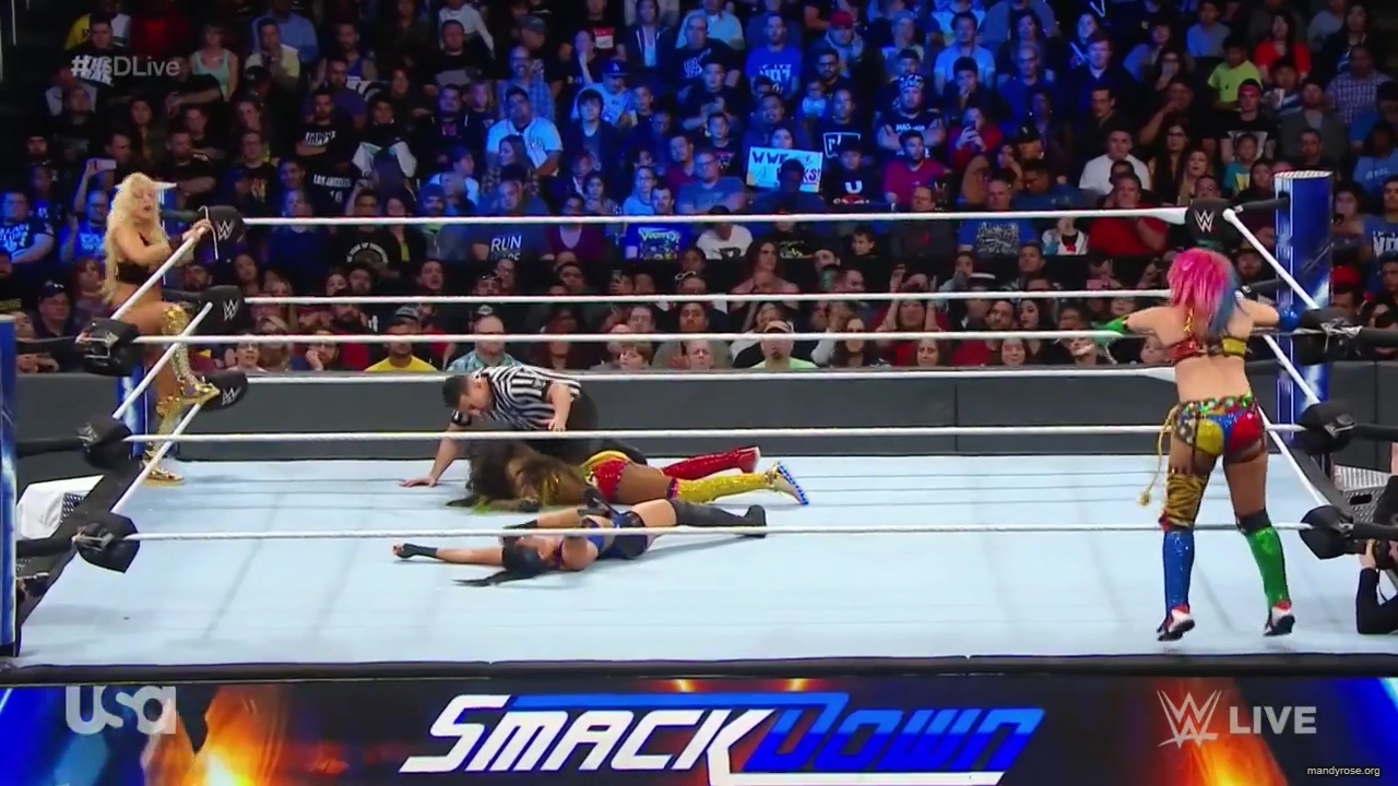 HD-WWE_SmackDown_Live_2018_11_20_720p_2_mp40301.jpg