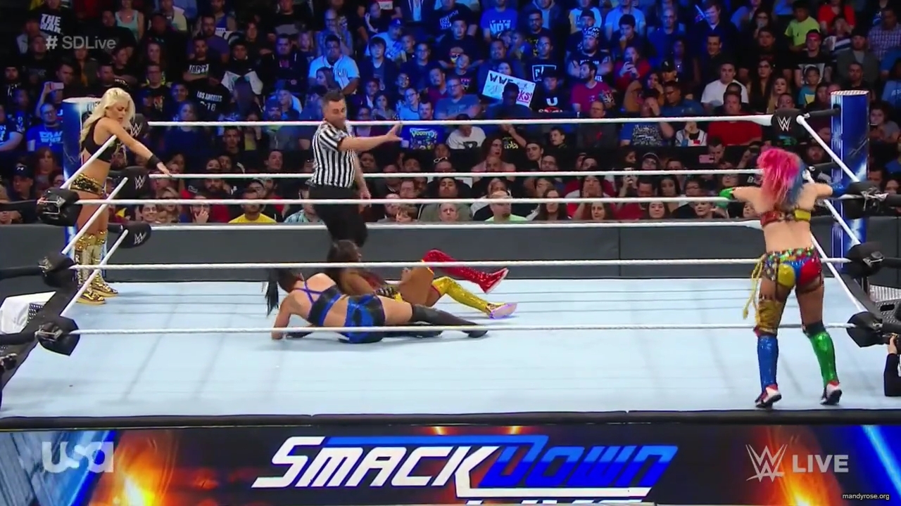 HD-WWE_SmackDown_Live_2018_11_20_720p_2_mp40308.jpg