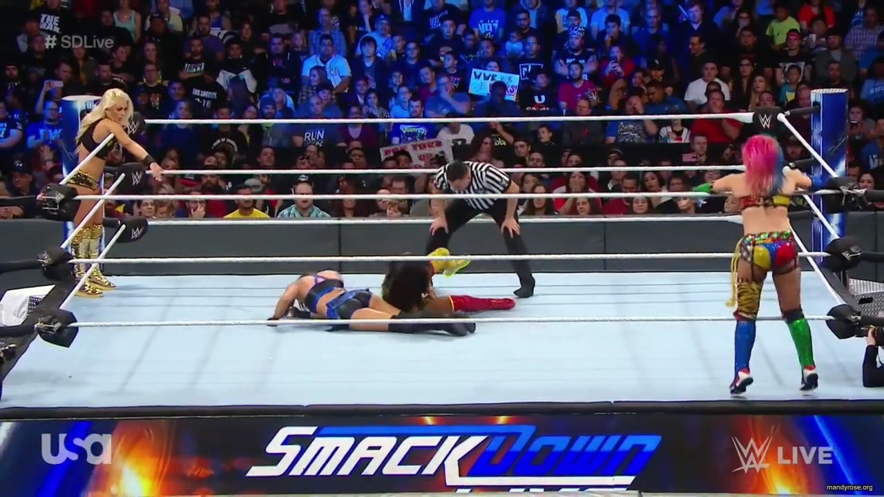 HD-WWE_SmackDown_Live_2018_11_20_720p_2_mp40310.jpg