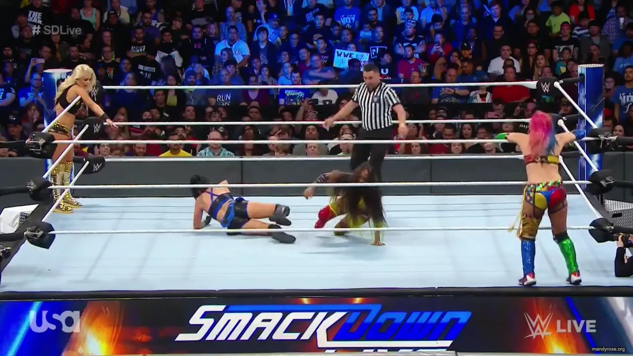 HD-WWE_SmackDown_Live_2018_11_20_720p_2_mp40312.jpg