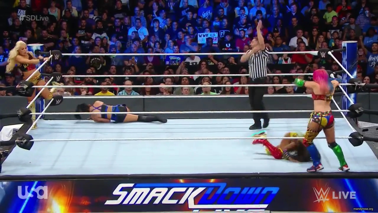 HD-WWE_SmackDown_Live_2018_11_20_720p_2_mp40315.jpg