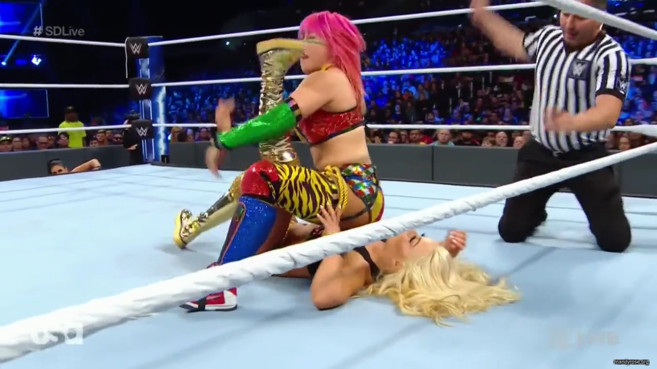 HD-WWE_SmackDown_Live_2018_11_20_720p_2_mp40359.jpg