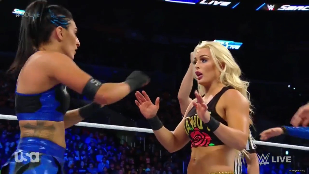 HD-WWE_SmackDown_Live_2018_11_20_720p_2_mp40386.jpg