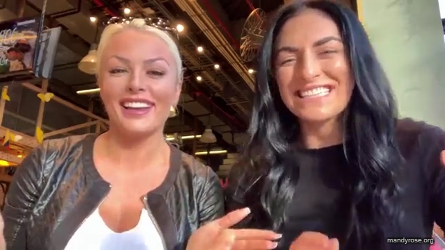 HOLAAAA_2121_Bogota2C_Colombia_WWE_Mandy_Rose_Sonya_Deville_Damandyz_Donutz_mp40002.jpg