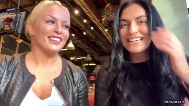 HOLAAAA_2121_Bogota2C_Colombia_WWE_Mandy_Rose_Sonya_Deville_Damandyz_Donutz_mp40003.jpg