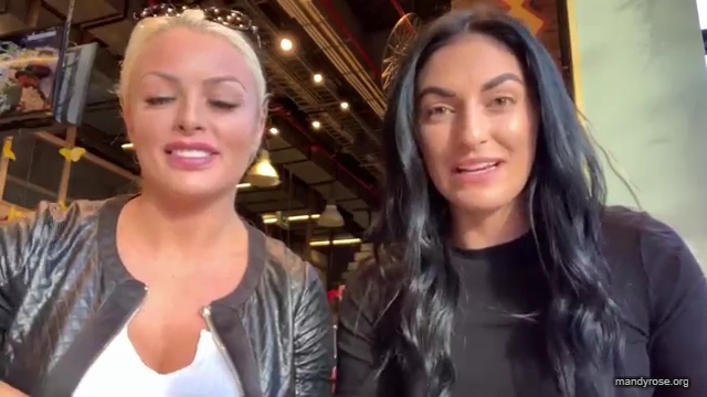 HOLAAAA_2121_Bogota2C_Colombia_WWE_Mandy_Rose_Sonya_Deville_Damandyz_Donutz_mp40006.jpg