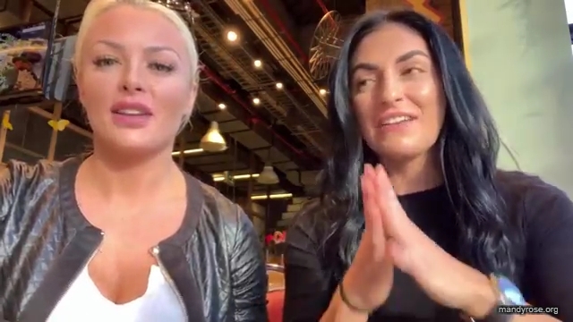 HOLAAAA_2121_Bogota2C_Colombia_WWE_Mandy_Rose_Sonya_Deville_Damandyz_Donutz_mp40007.jpg