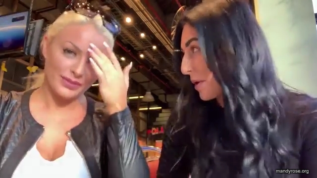 HOLAAAA_2121_Bogota2C_Colombia_WWE_Mandy_Rose_Sonya_Deville_Damandyz_Donutz_mp40008.jpg