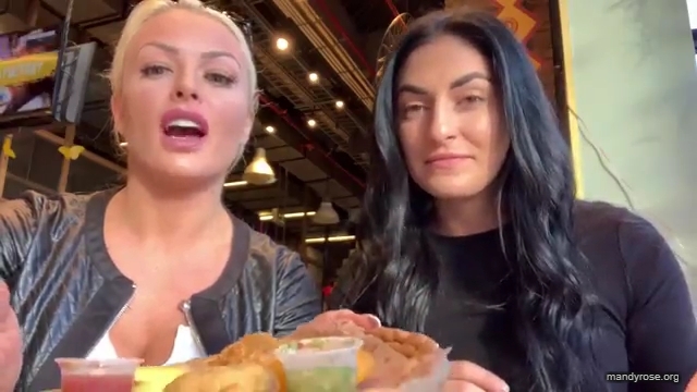 HOLAAAA_2121_Bogota2C_Colombia_WWE_Mandy_Rose_Sonya_Deville_Damandyz_Donutz_mp40012.jpg